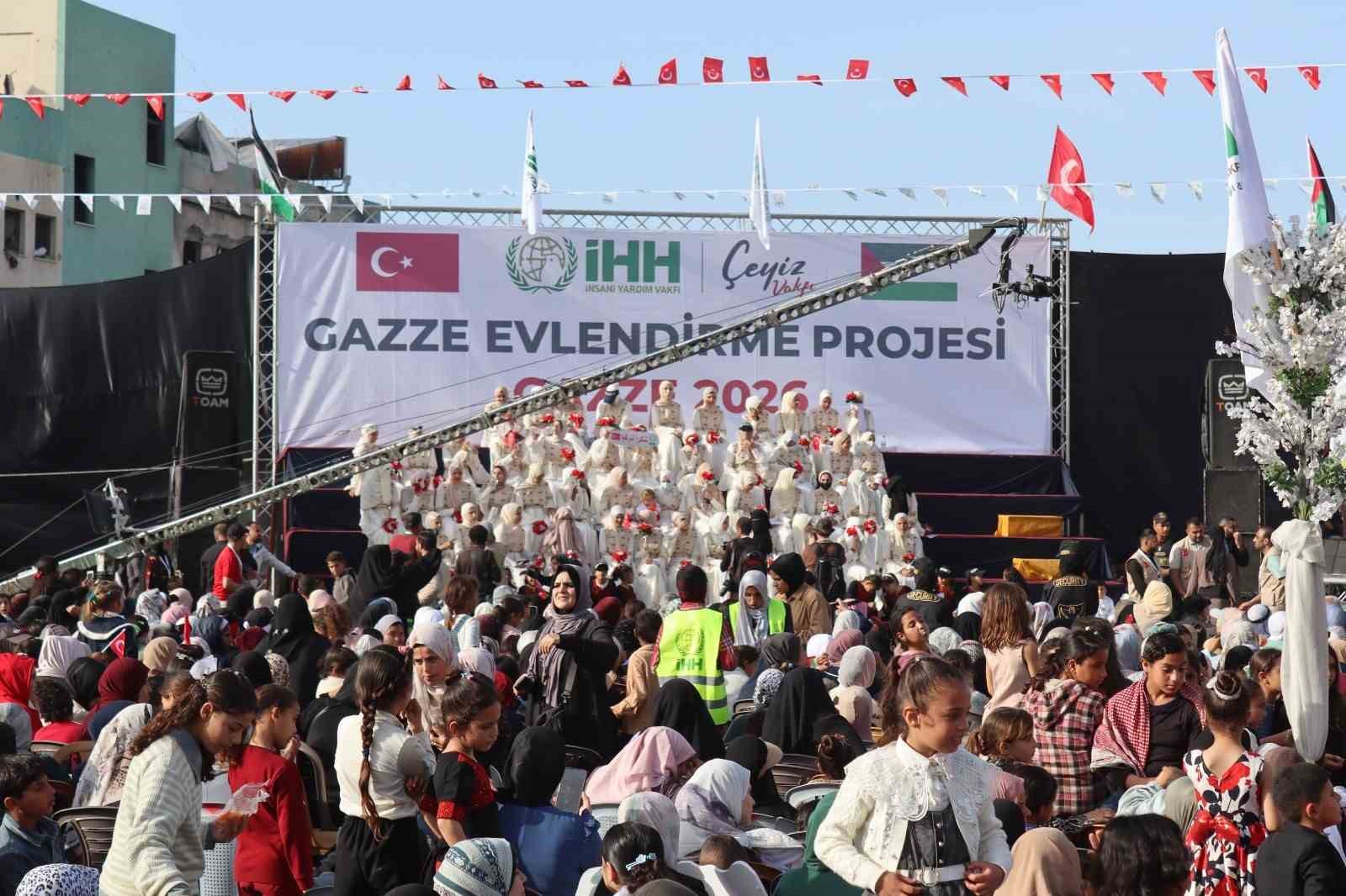 Gazze’de İsrail saldırılarında yakınlarını kaybeden 50 çift için toplu düğün töreni düzenlendi 11 gazzede israil saldirilarinda yakinlarini kaybeden 50 cift icin toplu dugun toreni duzenlendi 7