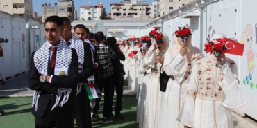 gazzede-israil-saldirilarinda-yakinlarini-kaybeden-50-cift-icin-toplu-dugun-toreni-duzenlendi-aXwJd5zb.jpg