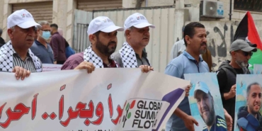 gazzede-kara-ve-denizden-yardim-girisimlerine-destek-yuruyusu-zCdtq9OL.jpg