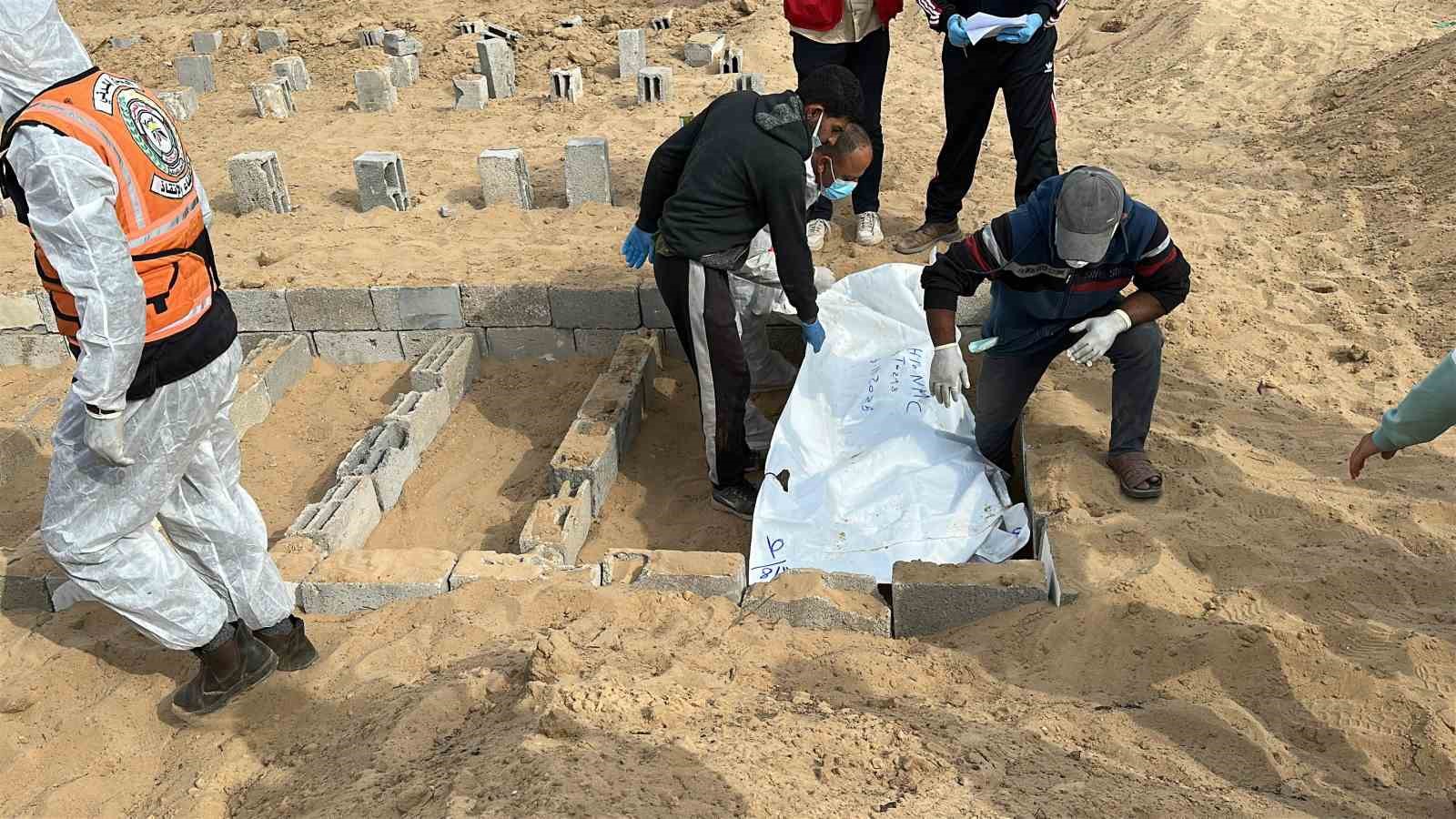 gazzede kimligi tespit edilemeyen 30 filistinli daha toplu sekilde defnedildi 3 fjJpQQZ3