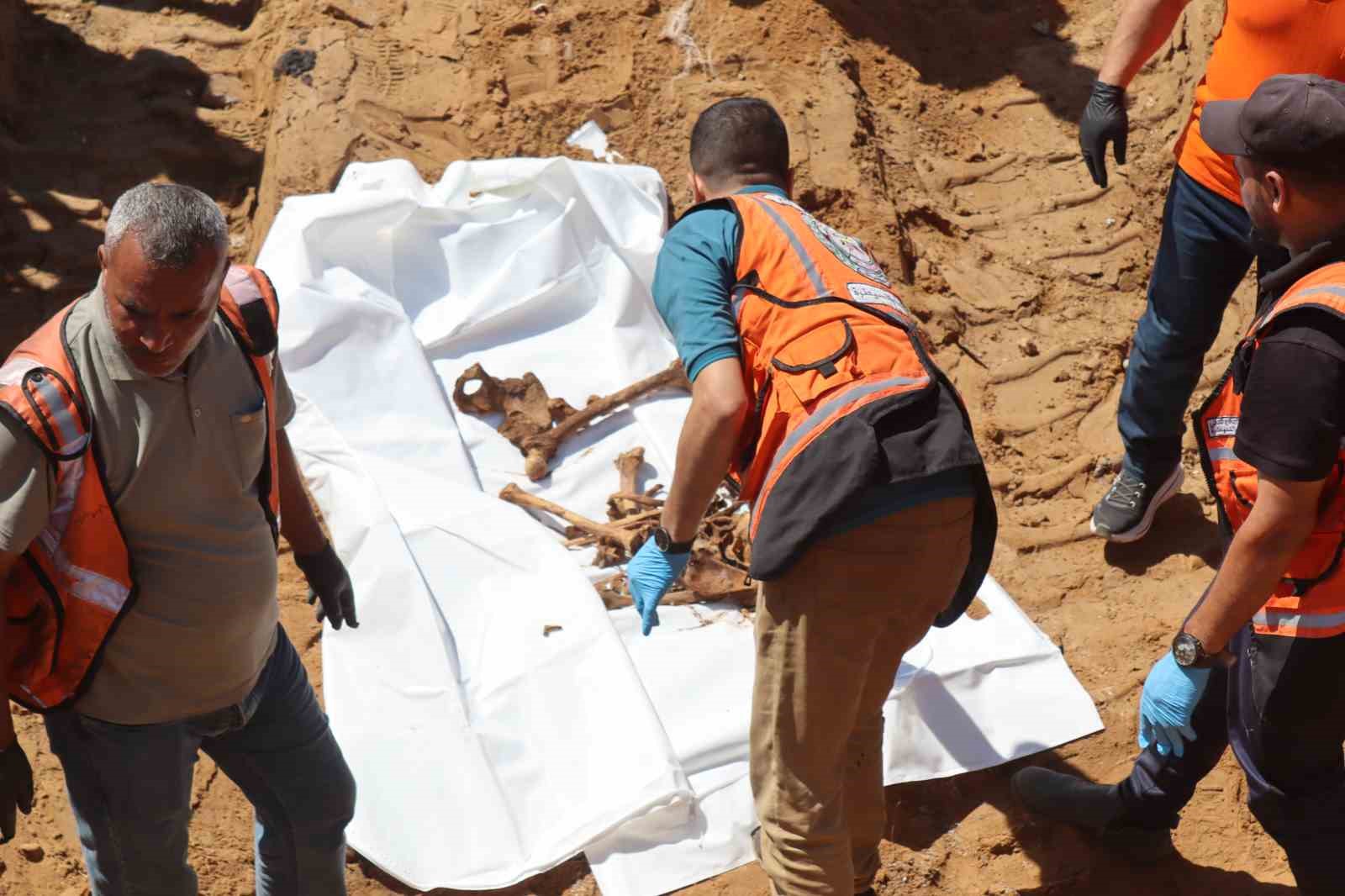 Gazze’deki mezarlıkta onlarca insan kalıntısı çıkarıldı 5 gazzedeki mezarlikta onlarca insan kalintisi cikarildi 1 EPYmQZbM
