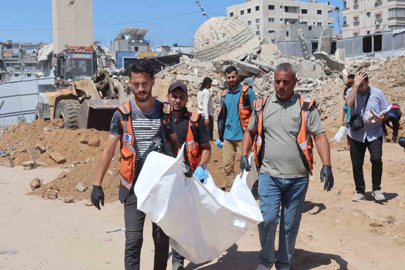 Gazze’deki mezarlıkta onlarca insan kalıntısı çıkarıldı 6 gazzedeki mezarlikta onlarca insan kalintisi cikarildi 2 TajDJAdn