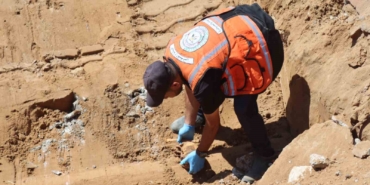 gazzedeki-mezarlikta-onlarca-insan-kalintisi-cikarildi-y37j6cTj.jpg