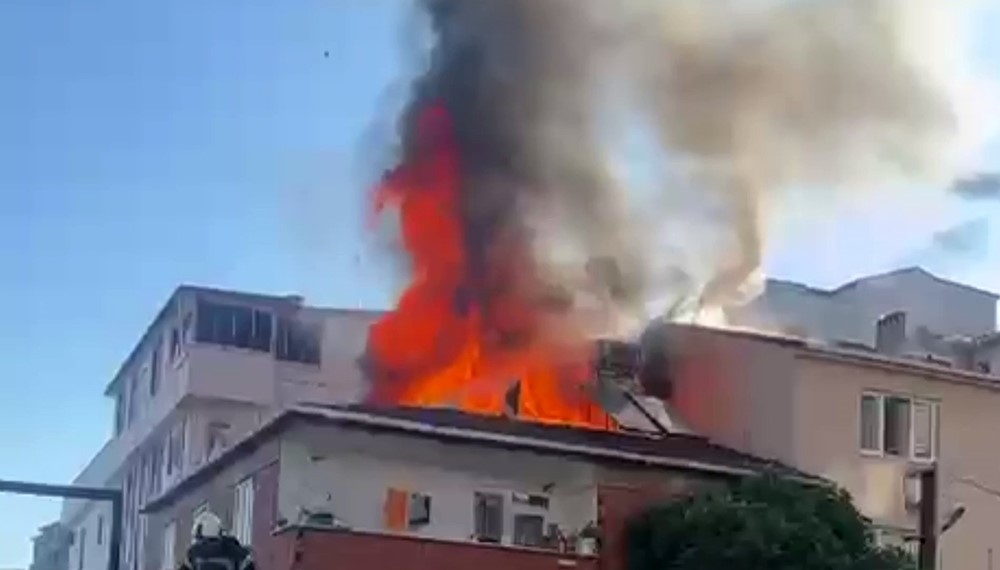 gebzede 3 katli apartmanda korkutan yangin 1 57zLmpif