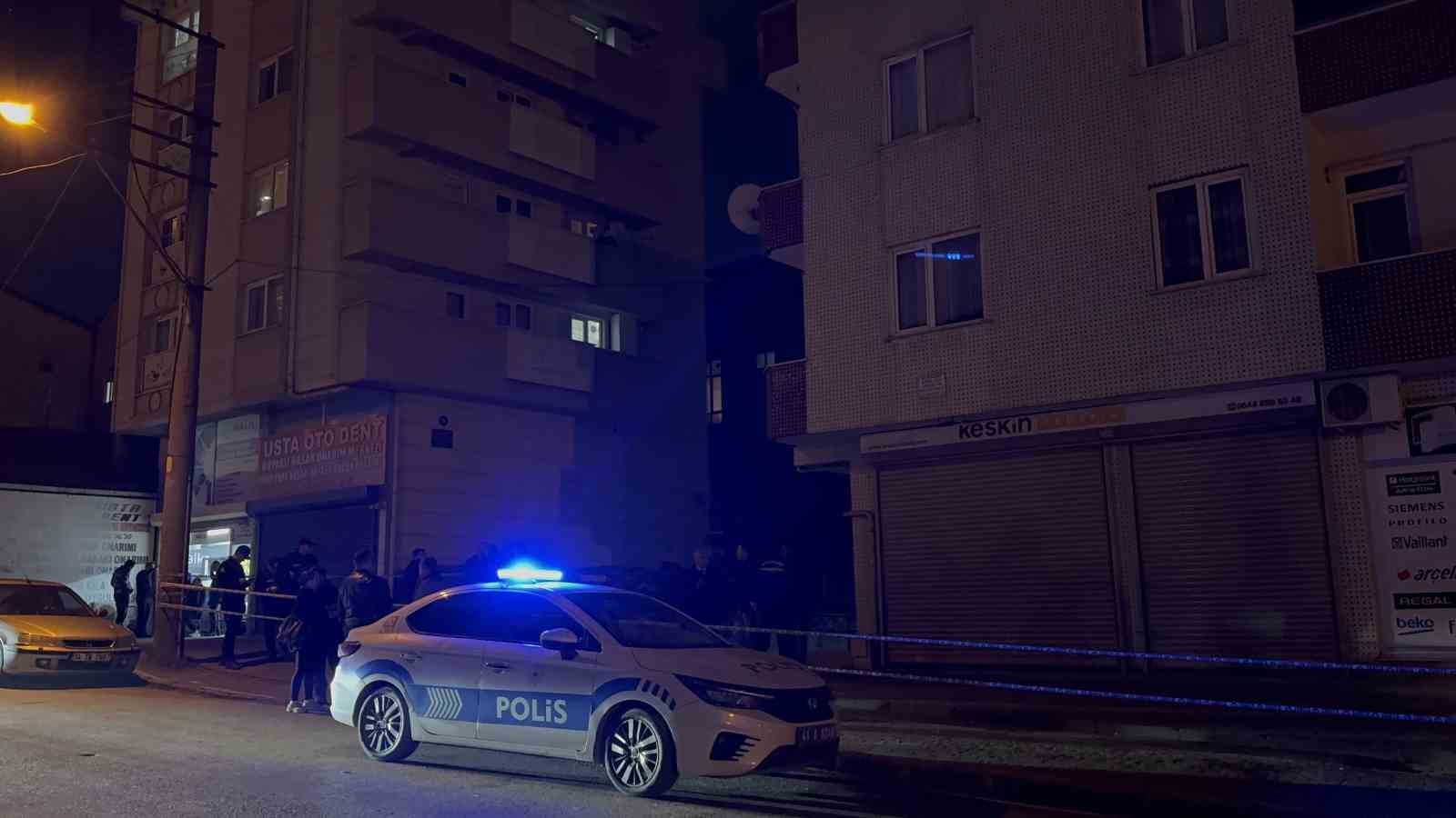 gebzede 5 katli apartmanin girisinde cokme olustu vatandaslar tahliye edildi 2