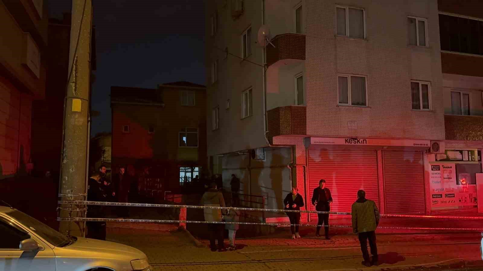 gebzede 5 katli apartmanin girisinde cokme olustu vatandaslar tahliye edildi 4 jrv6z6Tm