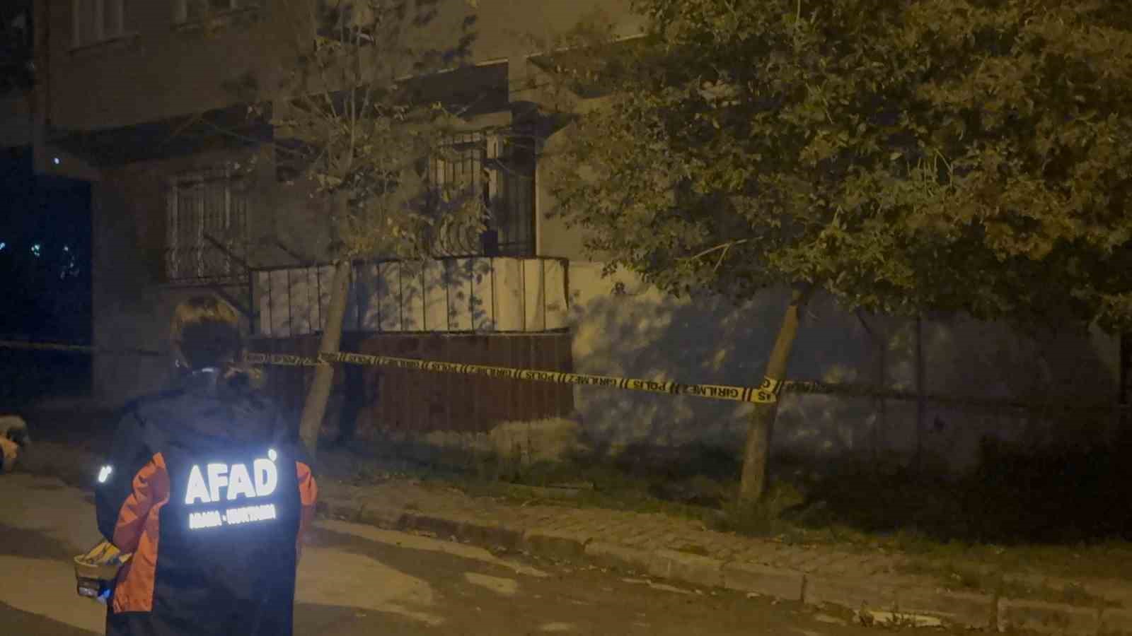 Gebze’de çatlak ve kayma tespit edilen 2 katlı bina tahliye edildi 6 gebzede catlak ve kayma tespit edilen 2 katli bina tahliye edildi 2 hTrTyEXu