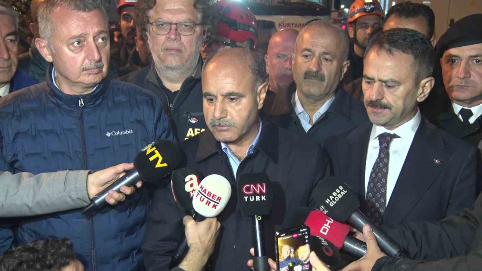 gebzede coken binada annenin de cansiz bedenine ulasildi 5 kisilik aileden 1i sag kurtarildi rnMDMR83