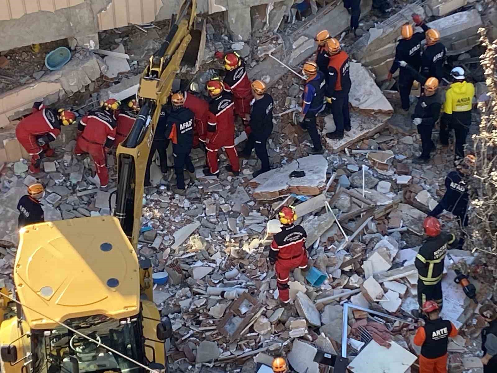 gebzede coken binada enkaz altinda kalan aile fertlerinin kimlikleri belli oldu 1 6PiU71RA