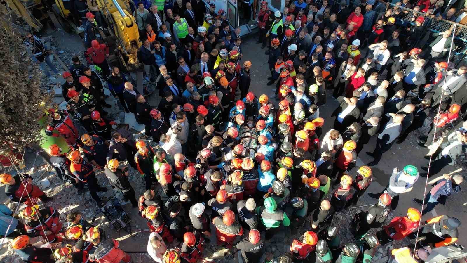 gebzede coken binanin enkazindan 1 kisi sag cikarildi 2 dzLTg4dB