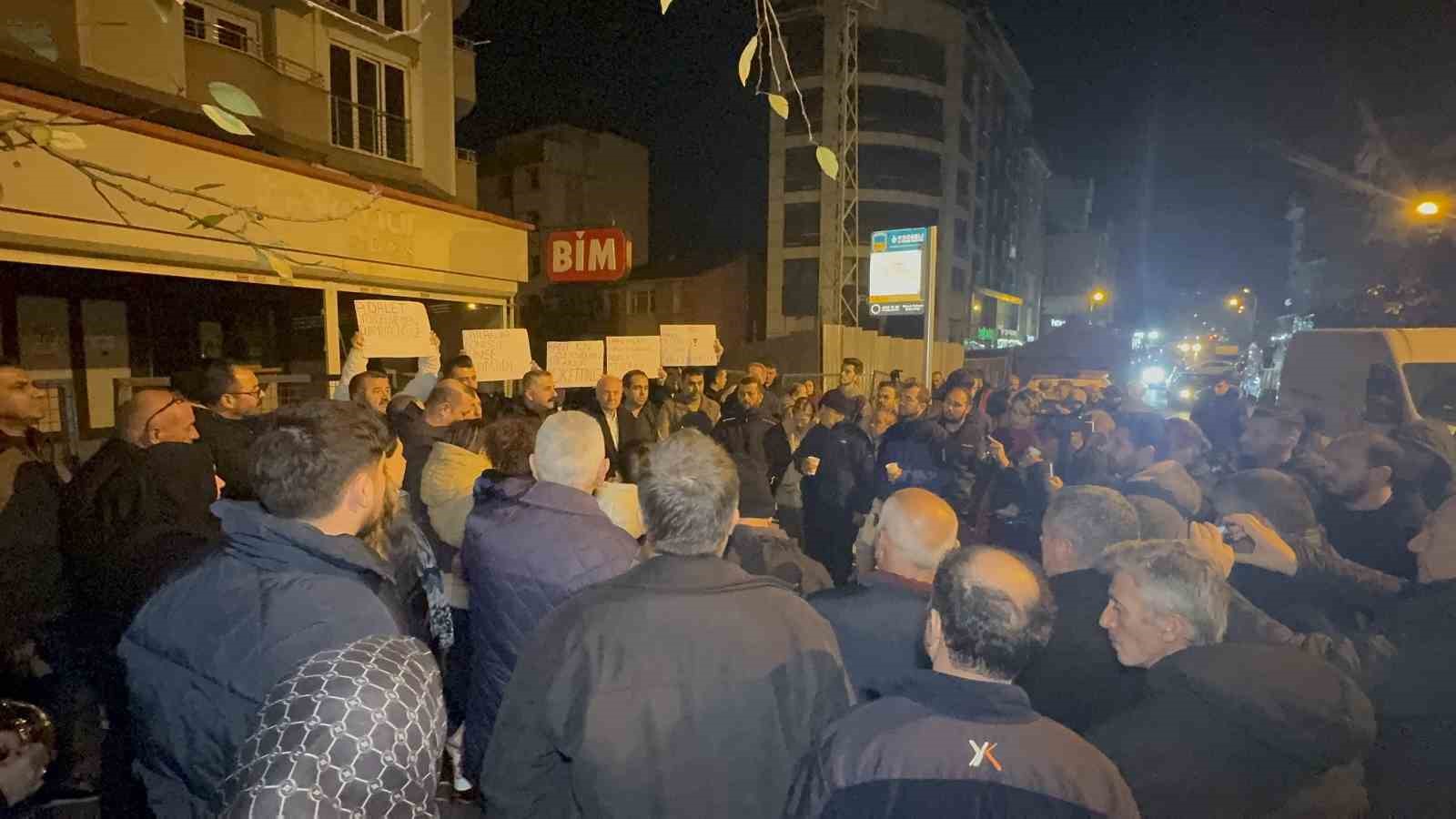 gebzede yikilan binanin cevresindeki vatandaslar raporlarin sonucunu bekliyor 2 KGZhQK15