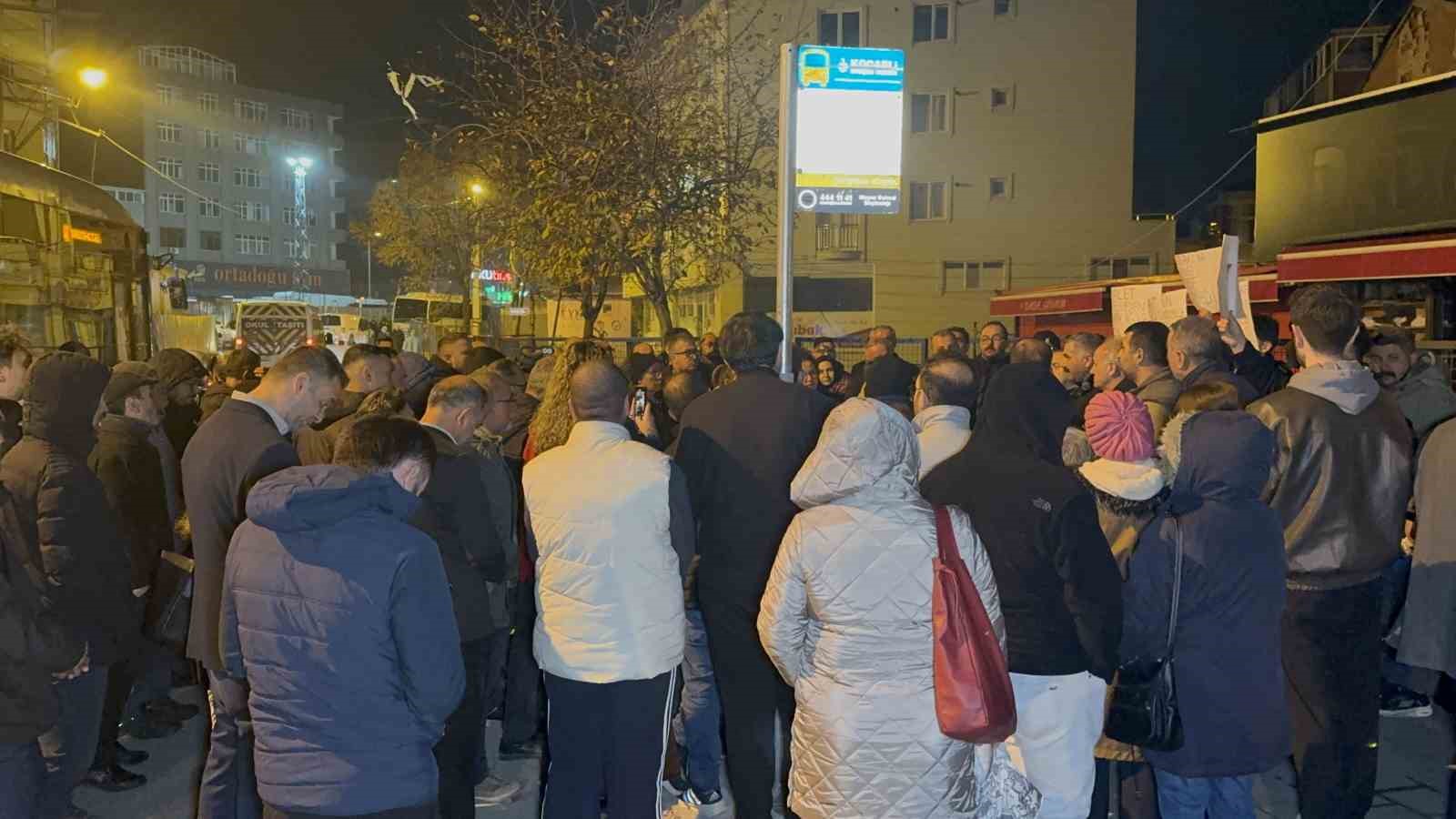 gebzede yikilan binanin cevresindeki vatandaslar raporlarin sonucunu bekliyor 3 DKSSI7RF