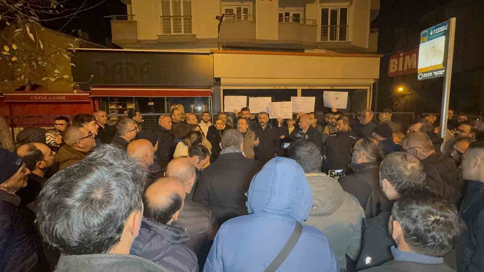 gebzede yikilan binanin cevresindeki vatandaslar raporlarin sonucunu bekliyor 4 QDpXttzQ
