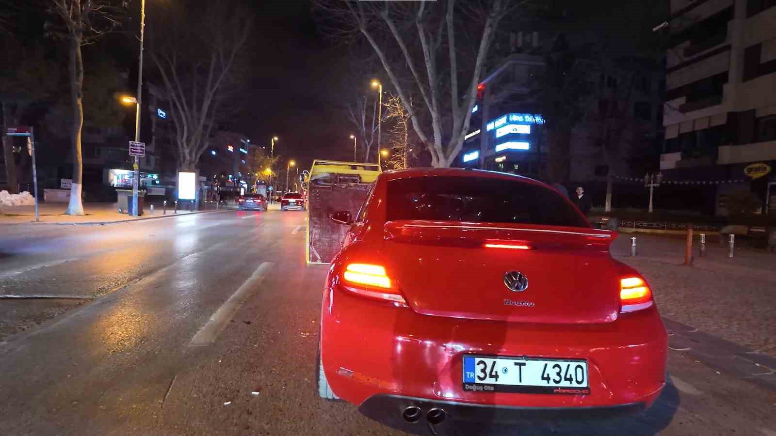 Gebze’den Kadıköy’e gezmeye geldi, ceza ile döndü: Abartı egzozdan men edildi 5 gebzeden kadikoye gezmeye geldi ceza ile dondu abarti egzozdan men edildi 1 S8HRPvmR