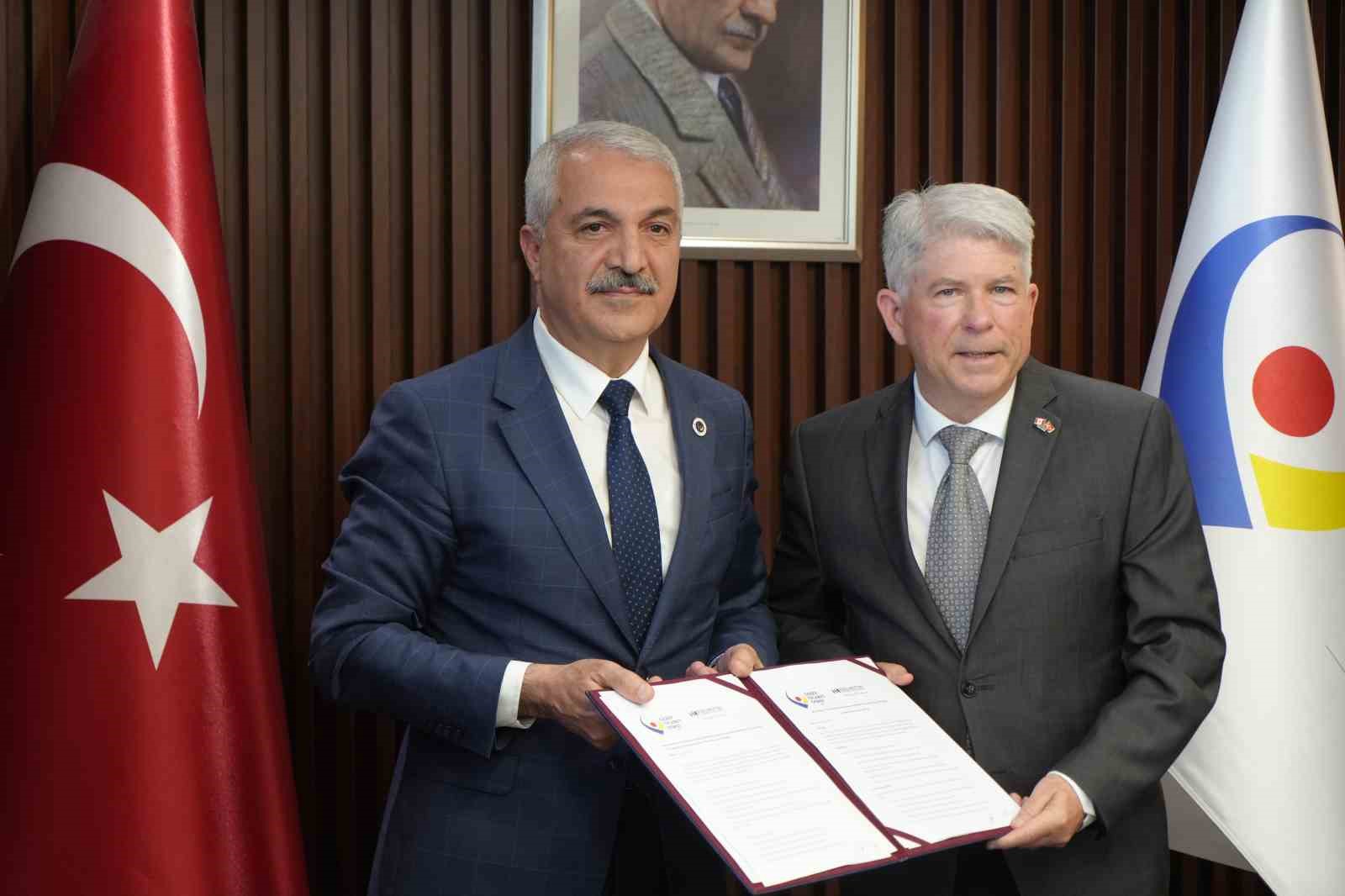 gebzeden kanadaya kitalar arasi ticaret koprusu 0 96X8I6LK