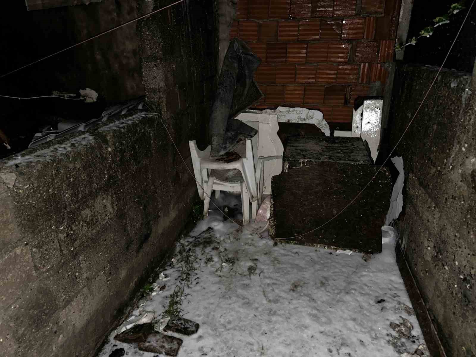 gece saatlerinde mustakil evde cikan yangin itfaiye ekiplerince sonduruldu 1 74ZEQTsc