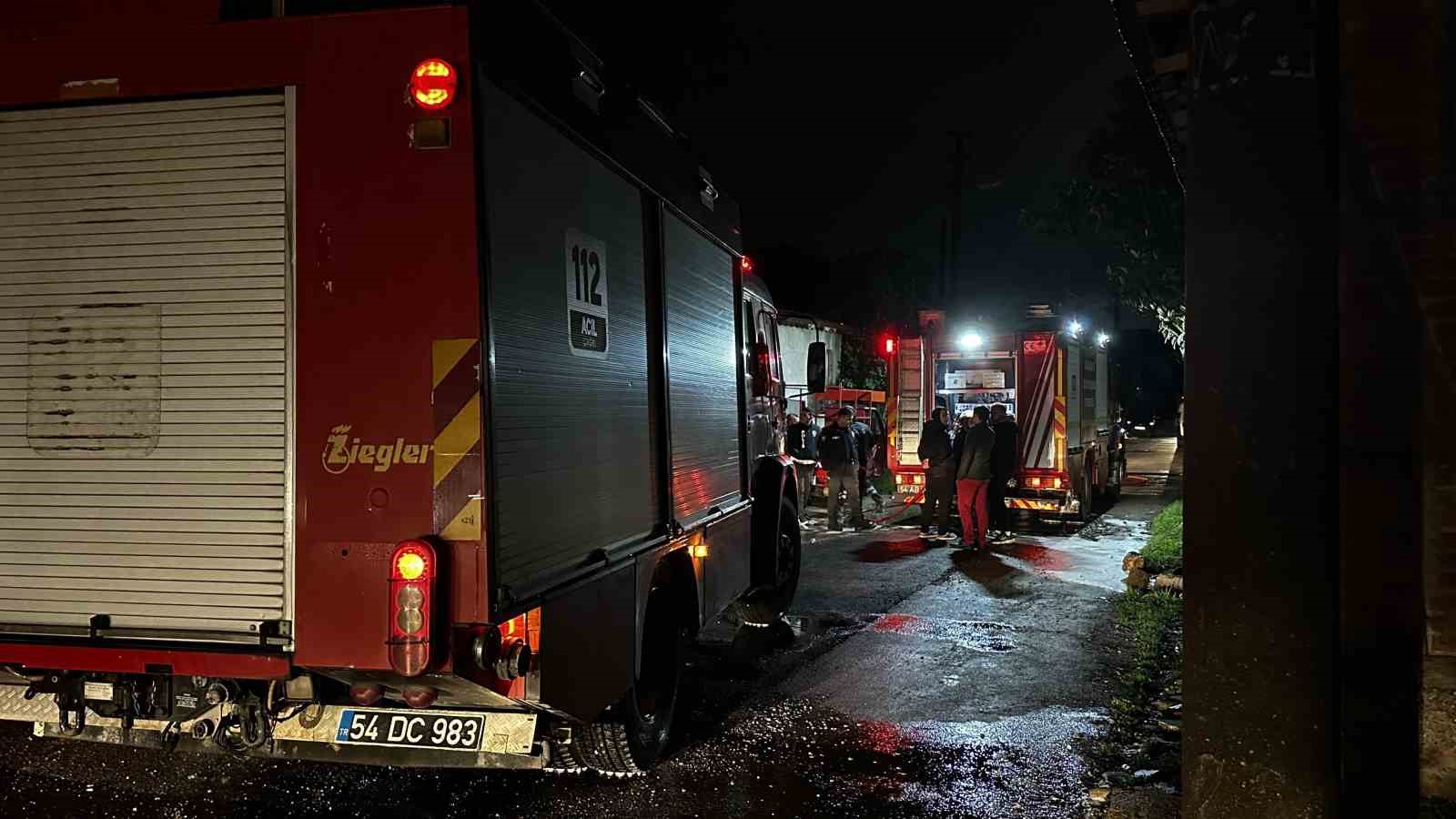 gece saatlerinde mustakil evde cikan yangin itfaiye ekiplerince sonduruldu 5 M6J1J8JO