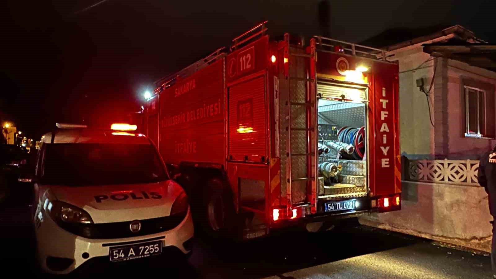 gece saatlerinde mustakil evde cikan yangin itfaiye ekiplerince sonduruldu 6 PfjXrLuf