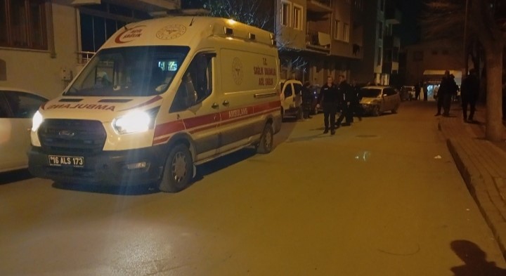 gece saatlerinde sikismali kaza 2 yarali 6 dNtdzGYC