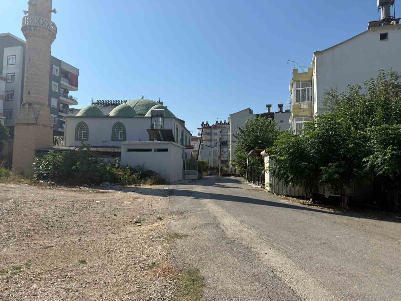 Gece yarısı patlatılan havai fişek, mahalleyi ayağa kaldırdı: Kimi deprem sandı, kimi maç var zannetti 4 gece yarisi patlatilan havai fisek mahalleyi ayaga kaldirdi kimi deprem sandi kimi mac var 8hhszkd1