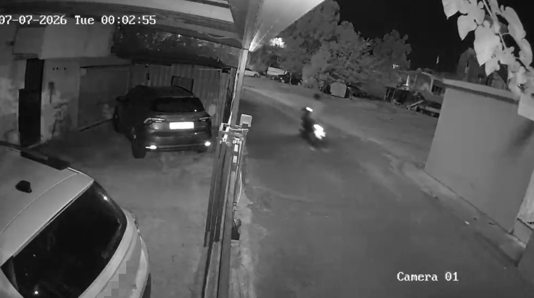 Gece yarısı patlatılan havai fişek, mahalleyi ayağa kaldırdı: Kimi deprem sandı, kimi maç var zannetti 6 gece yarisi patlatilan havai fisek mahalleyi ayaga kaldirdi kimi deprem sandi kimi mac var D7Jn7BOZ