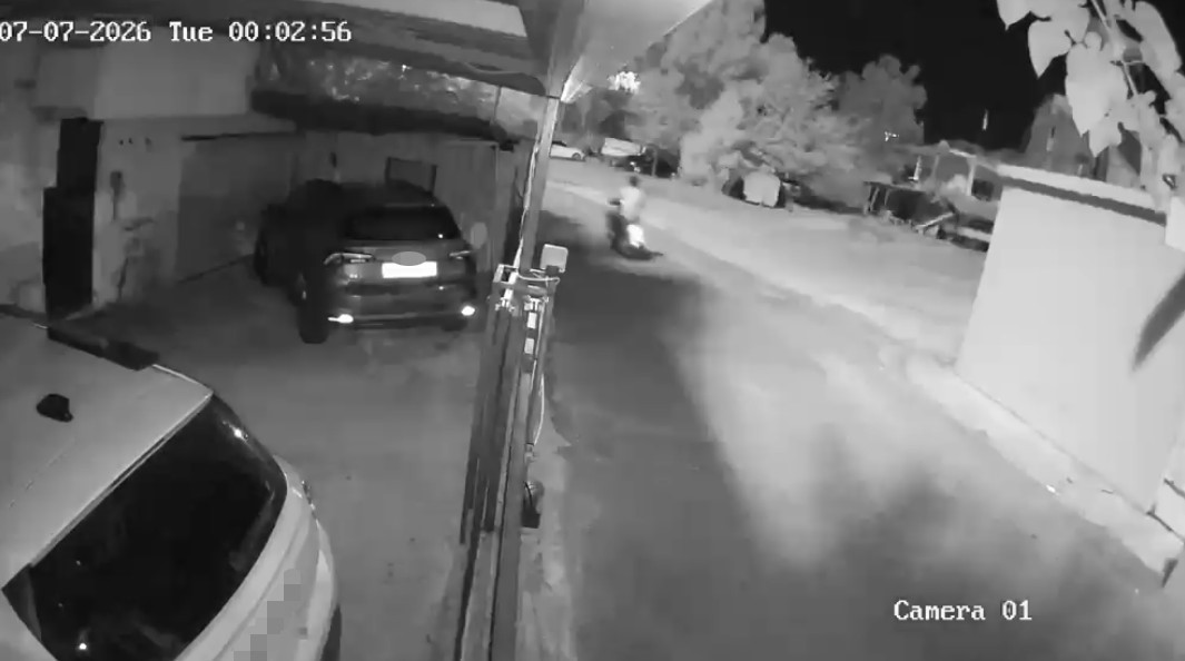 Gece yarısı patlatılan havai fişek, mahalleyi ayağa kaldırdı: Kimi deprem sandı, kimi maç var zannetti 7 gece yarisi patlatilan havai fisek mahalleyi ayaga kaldirdi kimi deprem sandi kimi mac var ZGiOHKwD