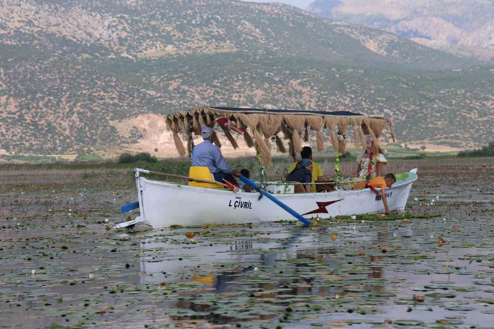 gecen yil kuraklik bu yil ise asiri yagislar niluferlerin gorsel solenini geciktirdi 3 ylT6hJWp