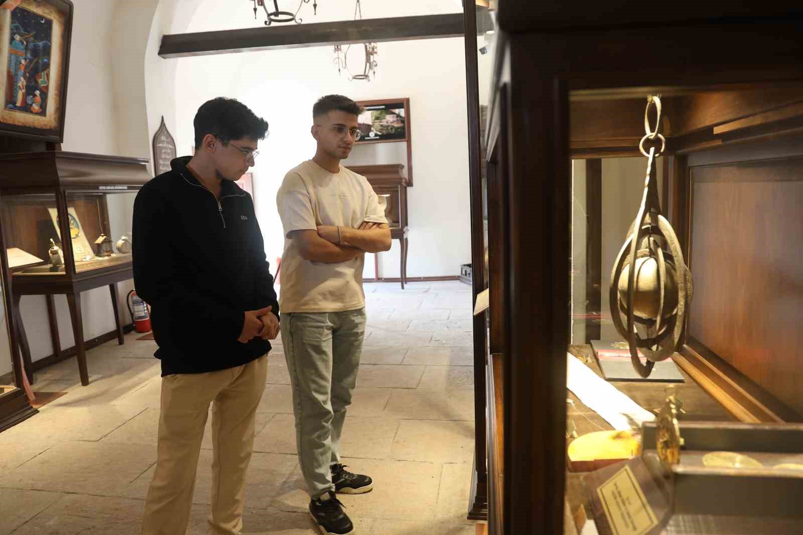 gecmis zamana goturen muzenin ziyaretcisi eksik olmuyor 7