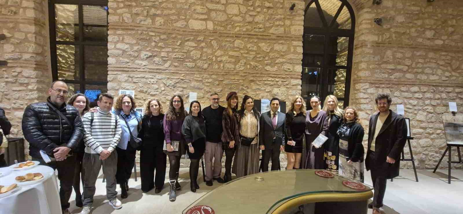 Geçmişin izleri çağdaş sanatla buluştu: PALIMPSEST Sergisi İstanbul’da açıldı 4 gecmisin izleri cagdas sanatla bulustu palimpsest sergisi istanbulda acildi 0 qan4jJk8