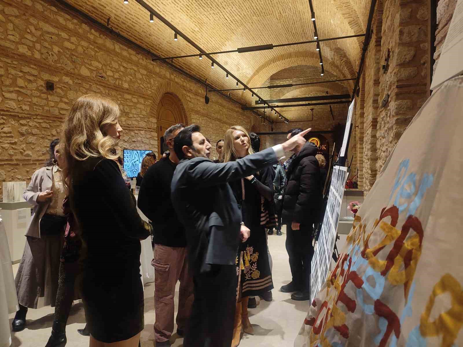 Geçmişin izleri çağdaş sanatla buluştu: PALIMPSEST Sergisi İstanbul’da açıldı 8 gecmisin izleri cagdas sanatla bulustu palimpsest sergisi istanbulda acildi 4 aDBHvPm3