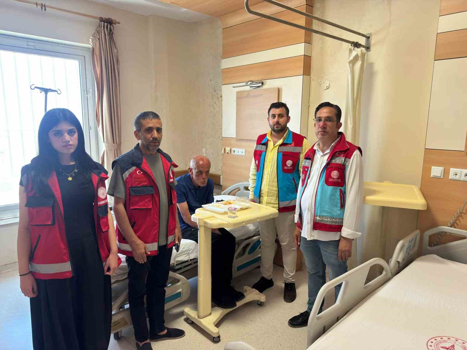 gecmisini unutup sokaklarda yasamaya baslayan adam devletin sefkat elini uzatmasiyla bambaska bir gorunume kavustu GRRmwpfq