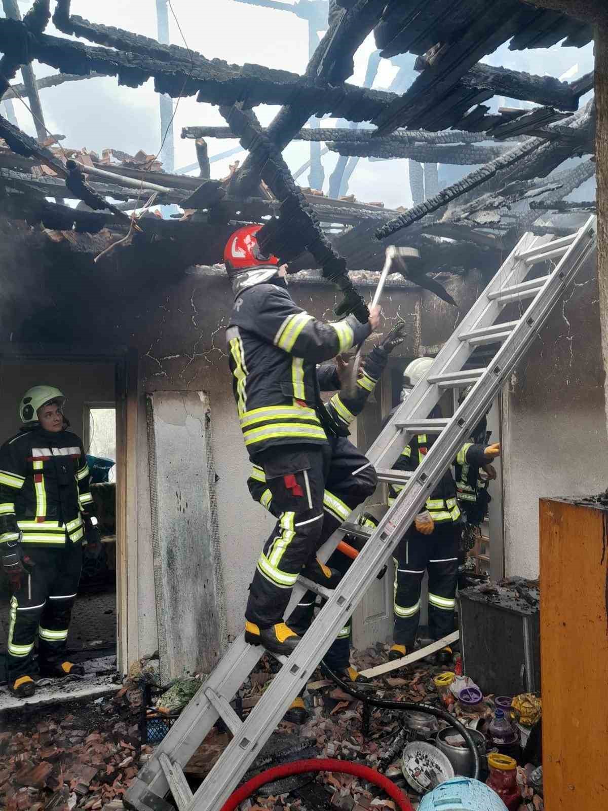 Geçtiğimiz hafta duraktan taksiyi çalmaya çalışıp yakalandı, bu sefer evini yaktı 7 gectigimiz hafta duraktan taksiyi calmaya calisip yakalandi bu sefer evini yakti 3 3A3qJvTE