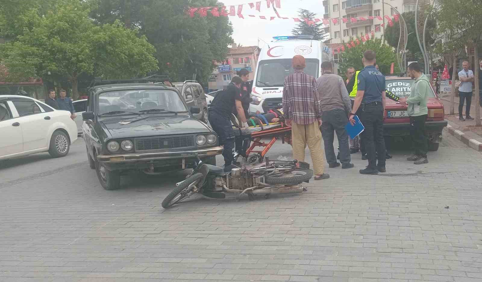 gedizde otomobil ile motosiklet carpisti 2 kardes yaralandi 0 HnVkcYOF