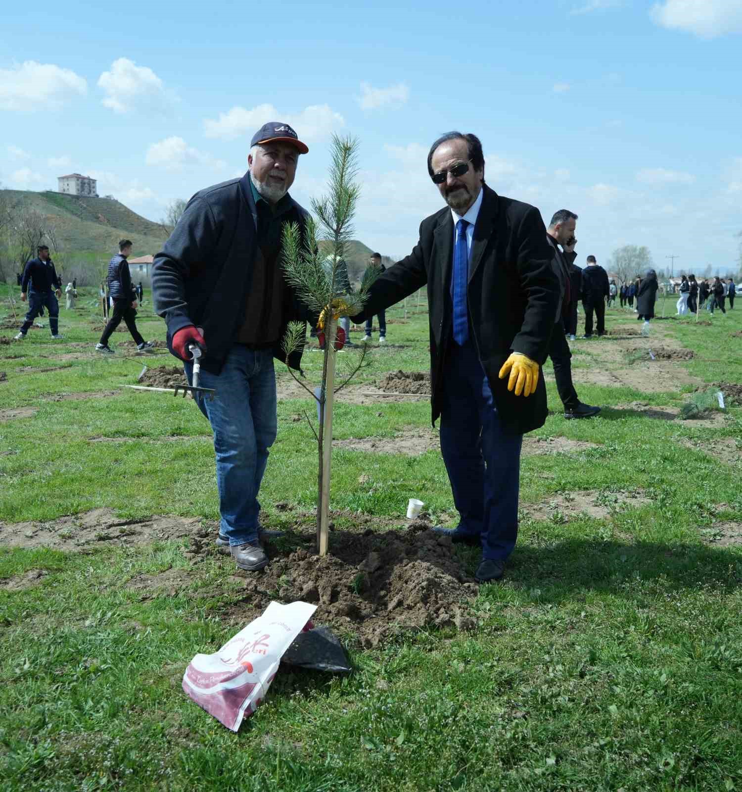 gelecege nefes olacak 2 bin fidan toprakla bulustu 6 aYfr4MFt