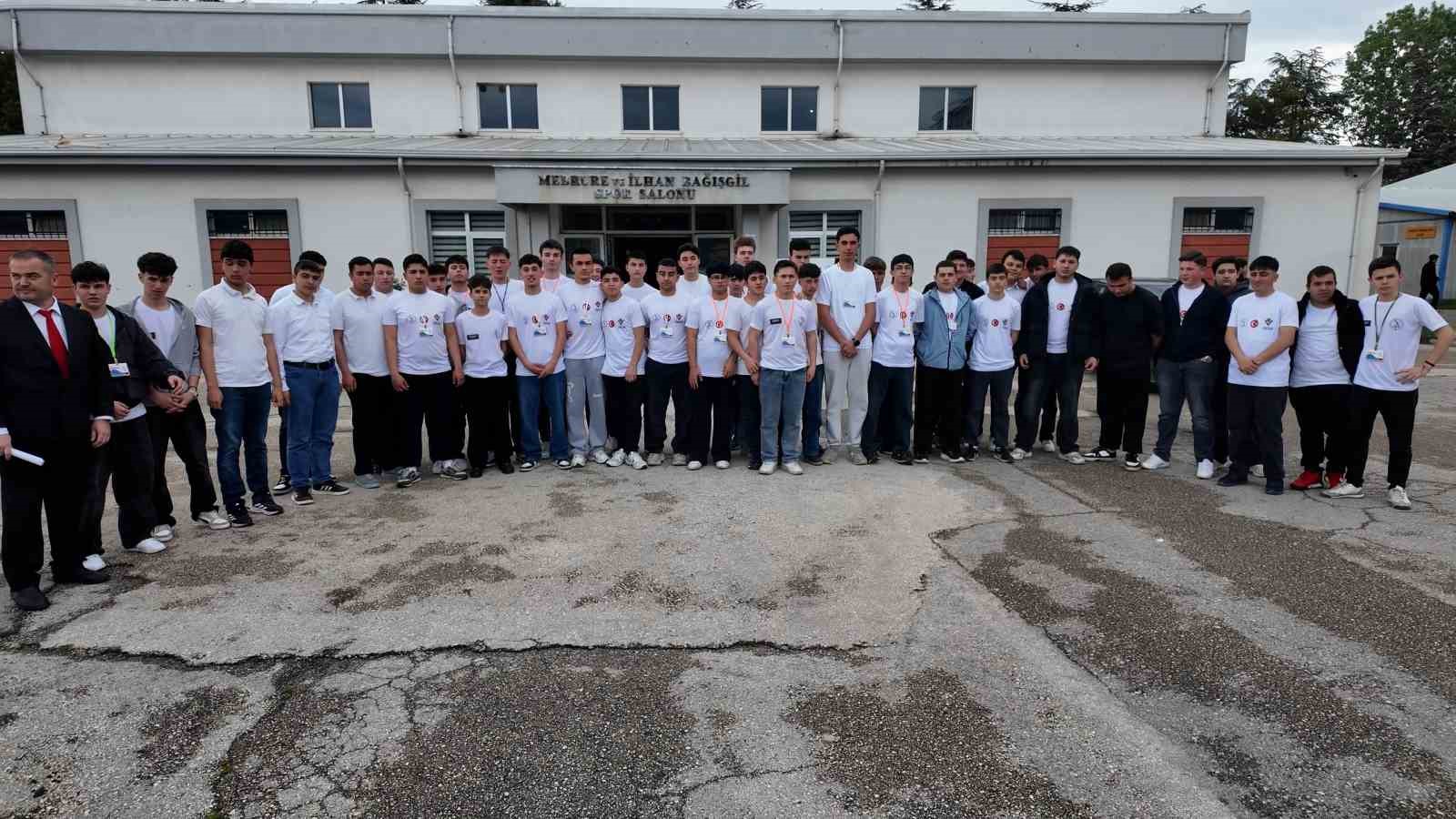 gelecegin bilim insanlari projelerini kendi okulunda sergiledi 5 6szRQthO