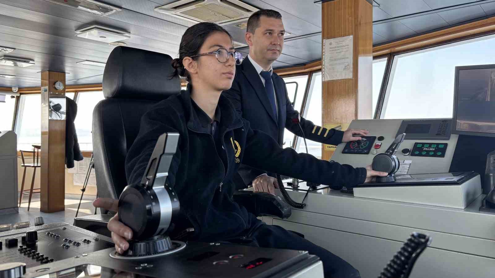 Geleceğin kadın kaptanları denizcilik sektörüne katkı için göreve hazırlanıyor 4 gelecegin kadin kaptanlari denizcilik sektorune katki icin goreve hazirlaniyor 0 yVmF46jA
