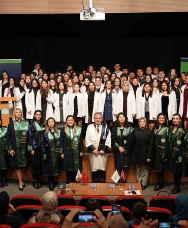 gelecegin-saglikcilari-beyaz-onluklerini-giydi-tCG7I3H5.jpg