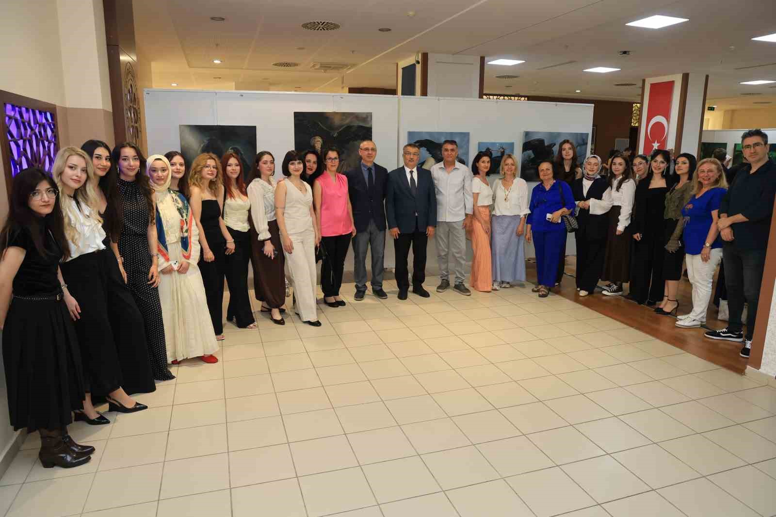 gelecegin sanatcilari mezuniyet sergisinde bulustu 1 gVXQscUB