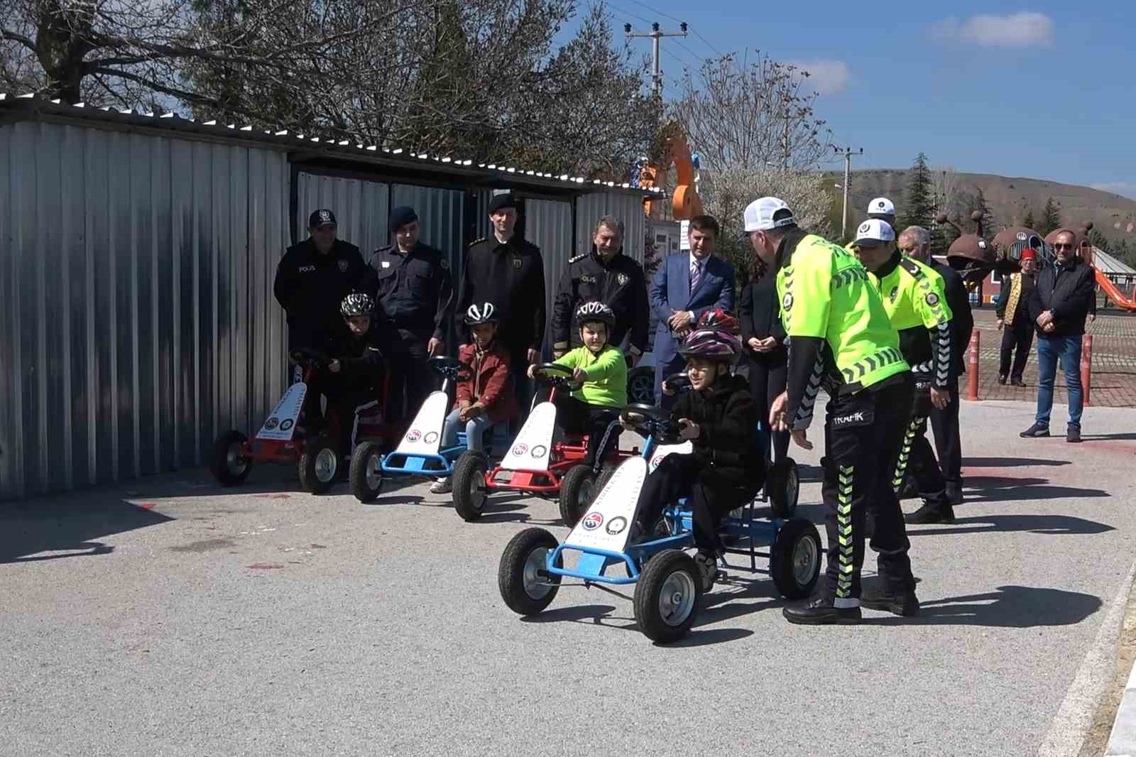 gelecegin suruculeri trafik kurallarini bu parkta ogreniyor binlerce ogrenci egitim aldi 1 uebAZ8Zq