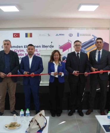 gelecegin-ustalarini-yetistirecek-ayakkabi-ortak-imalat-ve-egitim-merkezinin-acilisi-yapildi-NMywuNV7.jpg