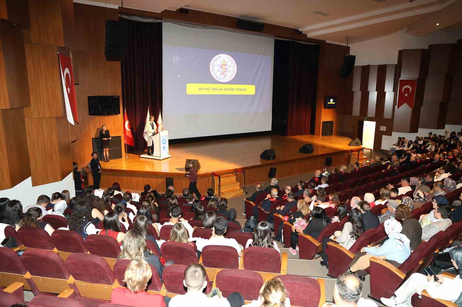 gelecegin veteriner hekimleri beyaz onluklerini giydi 0 2qCs3myA