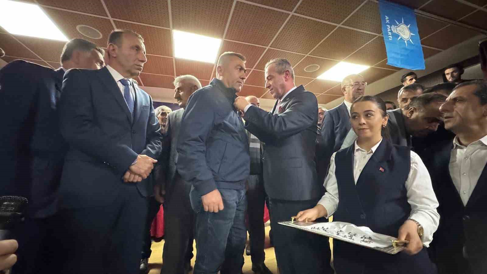 gelecek partisinden istifa eden 35 kisi ak partiye katildi 1 e6TGejgr