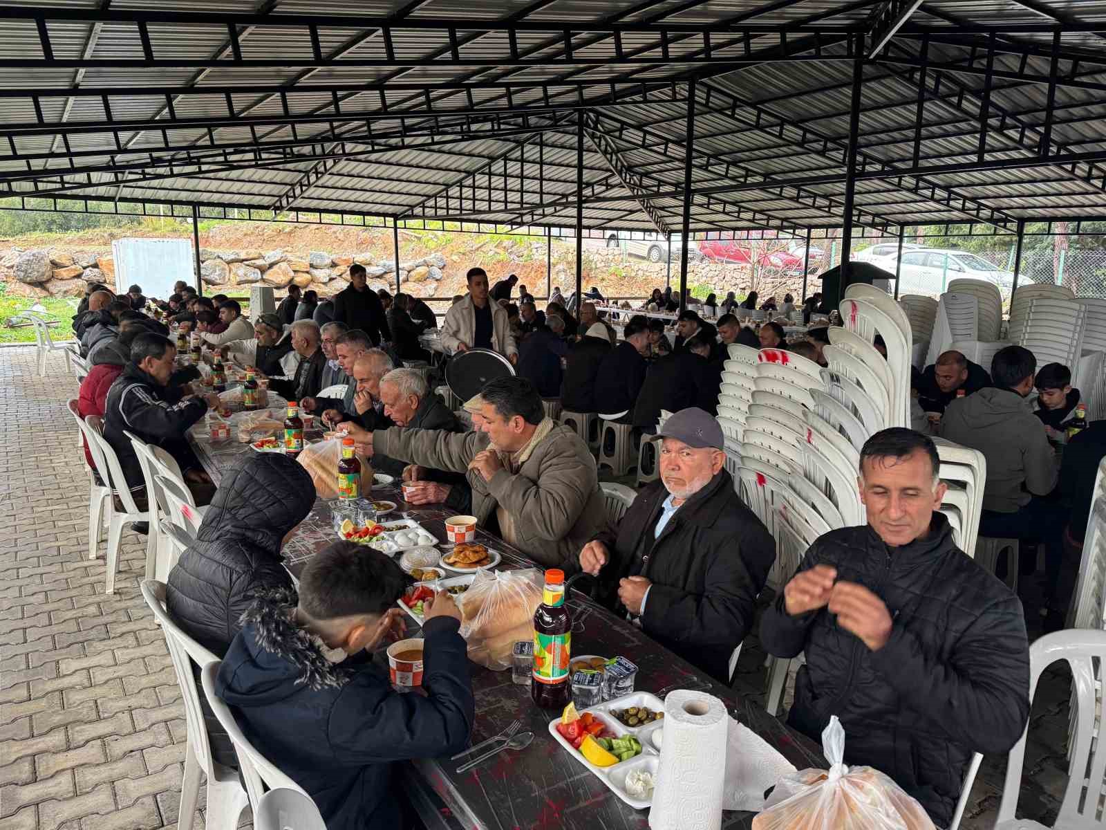 gelenek suruyor tum mahalle bir araya gelerek bayrami kutladi 5 5QLs7VX6