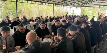gelenek-suruyor-tum-mahalle-bir-araya-gelerek-bayrami-kutladi-G4nKSpqh.jpg