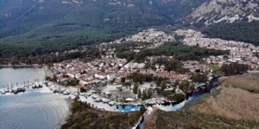 geleneksel-akyaka-mimarisi-ile-yapilan-konaklama-tesisleri-kapanmaktan-kurtuldu-6NcYyRld.jpg