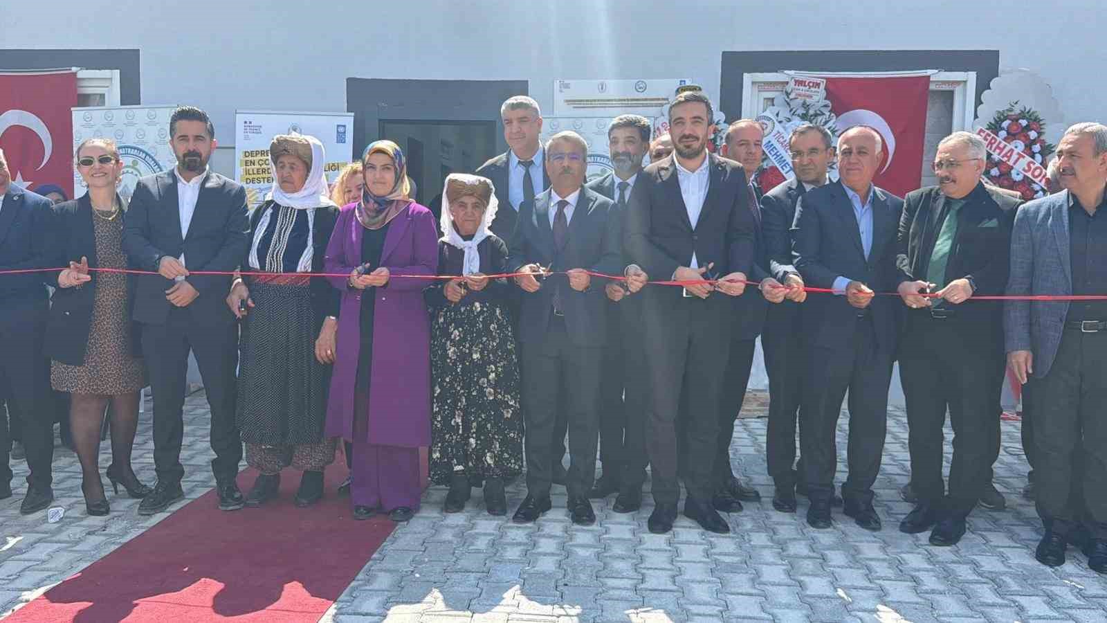 geleneksel el sanatlarinin yeniden canlandirilmasi merkezi acildi 0 V5SK5Dy9