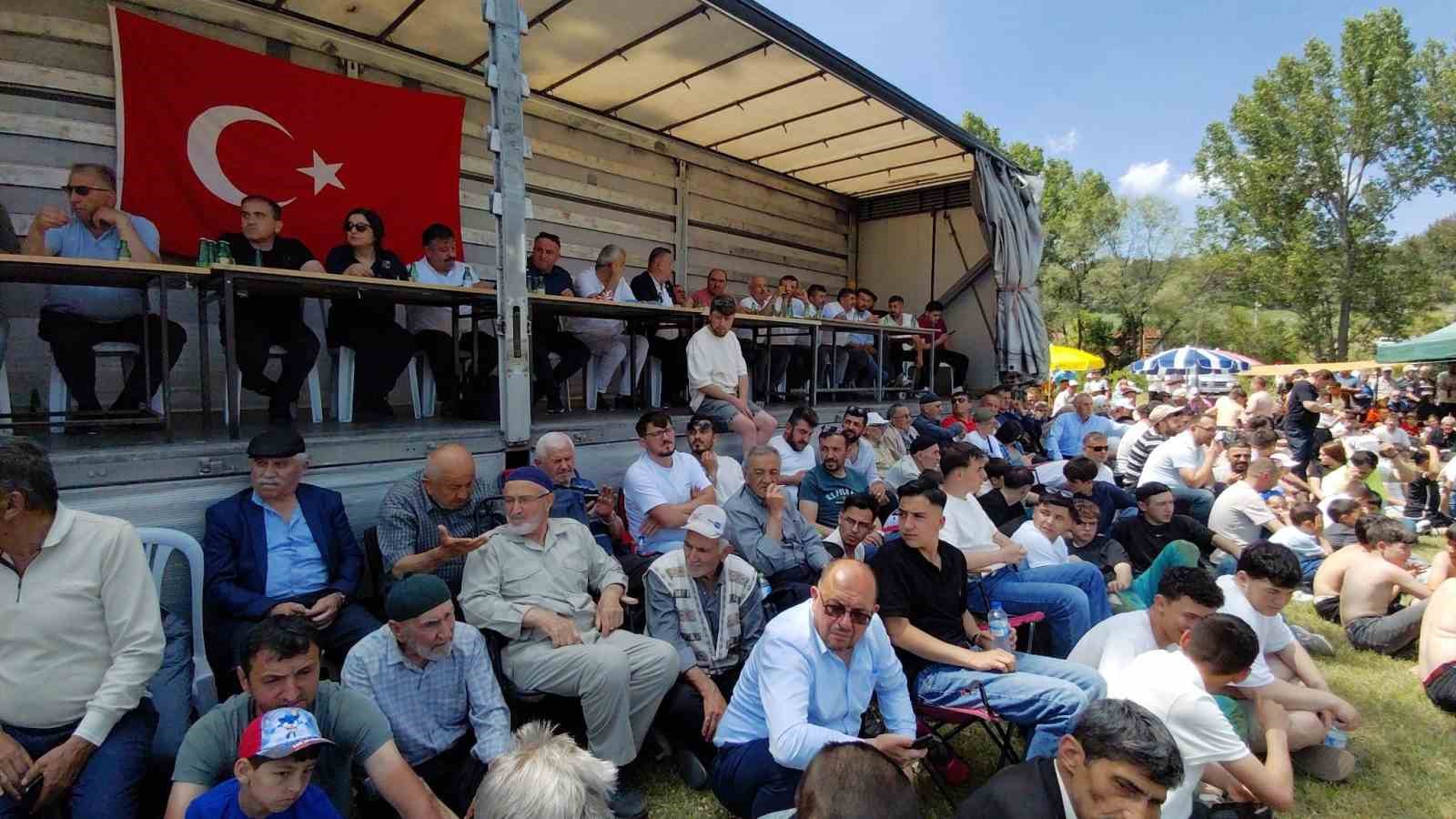 geleneksel hacet bayraminda yarim tondan fazla et dagitildi 4 Je3DiSl5