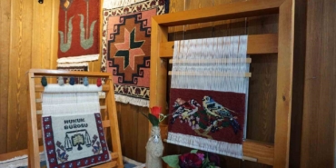 geleneksel-hali-dokuma-ustasi-kulturel-mirasi-ilmek-ilmek-gelecege-tasiyor-OBaBaFss.jpg