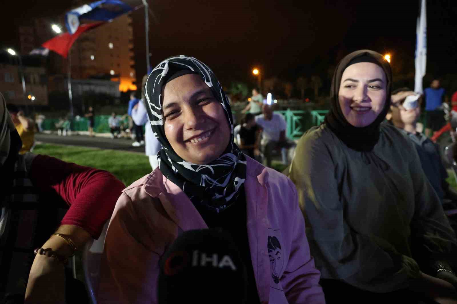 geleneksel kozan belediyesi yaz konserleri basladi konserin en buyuk alkisi ozel bireye 2 Ni22wbpw
