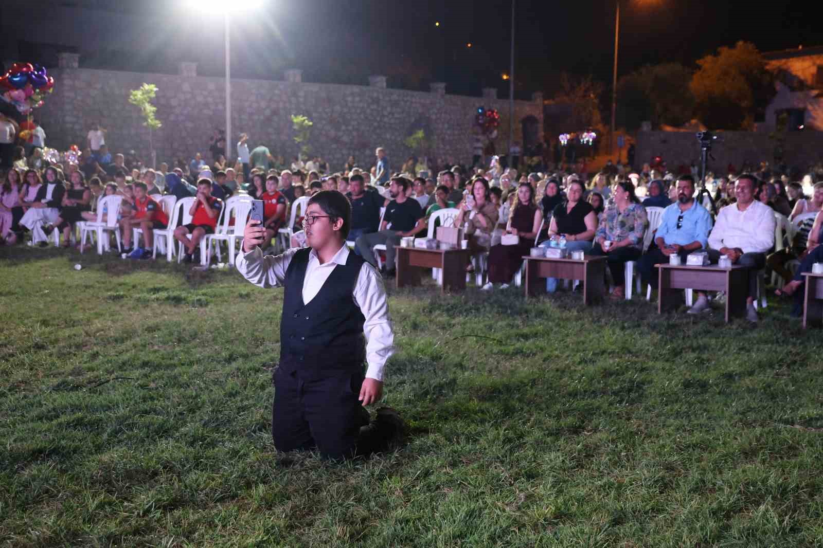 geleneksel kozan belediyesi yaz konserleri basladi konserin en buyuk alkisi ozel bireye 4 2StCnh5O